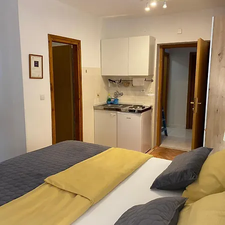 Dora Gostinjska kuća 3*