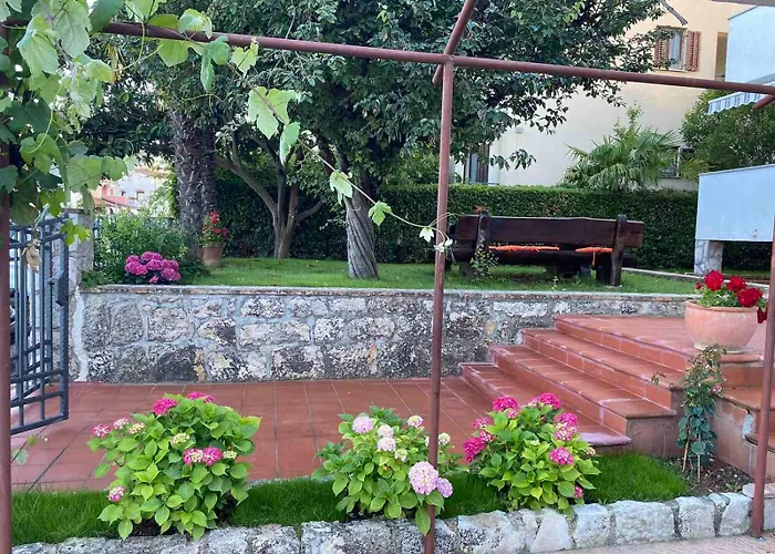 Dora Gostinjska kuća 3*